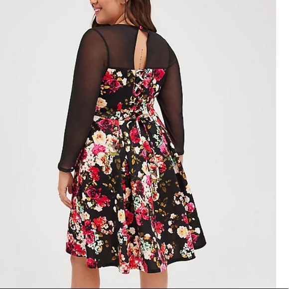 TORRID NWOT FIT & FLARE SCUBA MINI DRESS - FLORAL SCUBA FIT BLACK - Picture 4 of 6